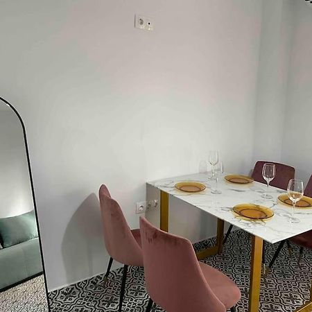 Family Apartment With Private Yard Next To Agios Dimitrios Church Tesalonika Bagian luar foto