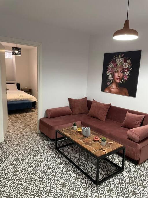 Family Apartment With Private Yard Next To Agios Dimitrios Church Tesalonika Bagian luar foto