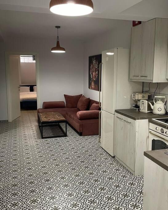 Family Apartment With Private Yard Next To Agios Dimitrios Church Tesalonika Bagian luar foto